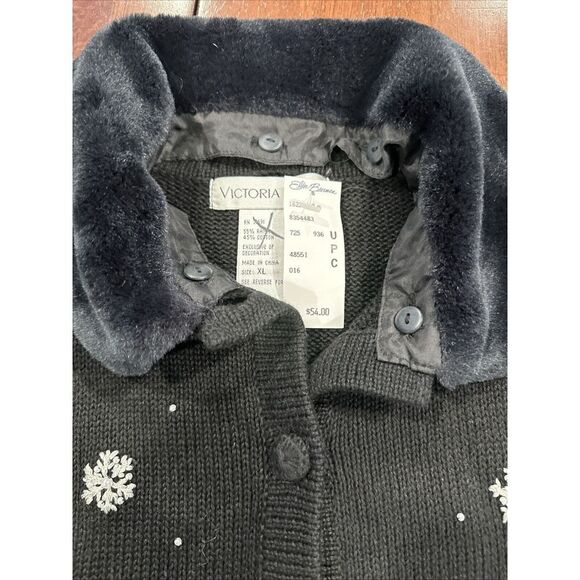 victoria jones christmas sweater - Picture 2 of 5